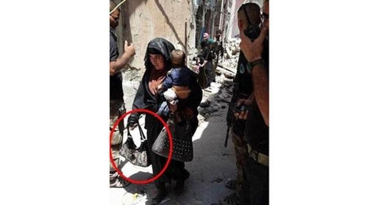 Kucağında bebeğiyle kendini havaya uçurdu!