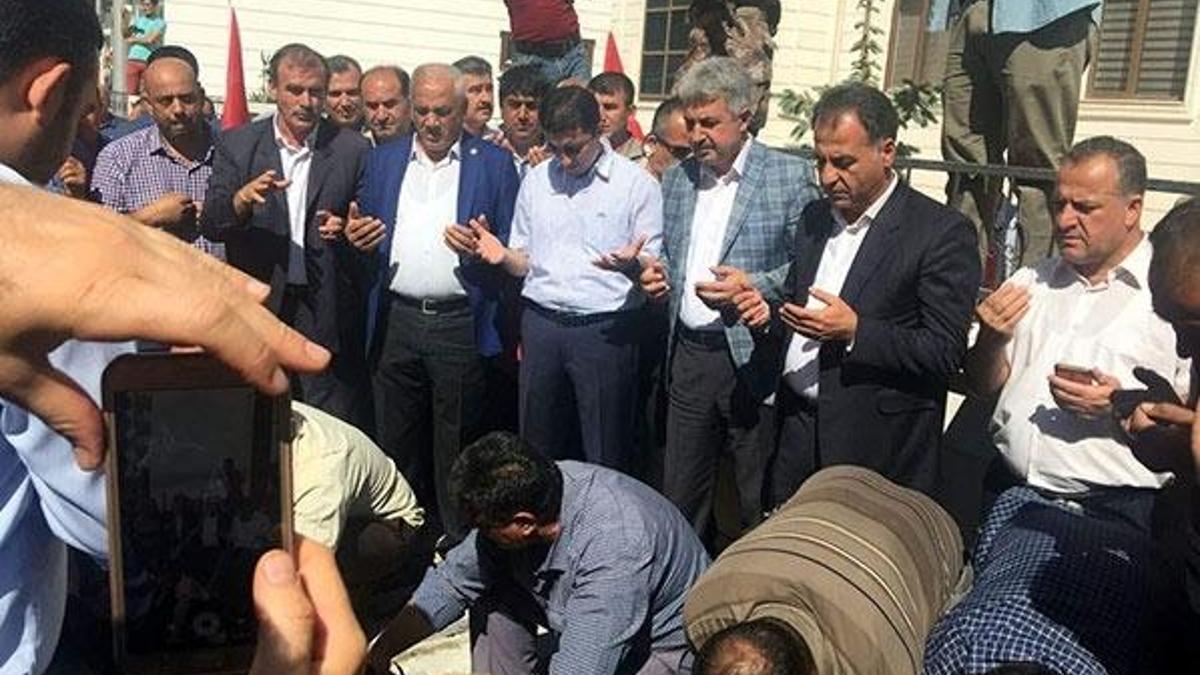 Kurban kestirerek göreve başladı