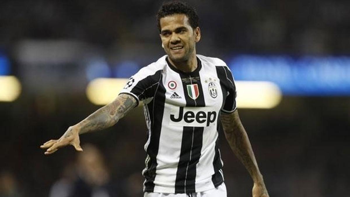 Dani Alves'den tarihi çalım!