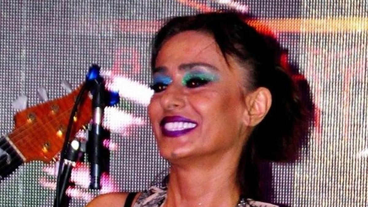 Yıldız Tilbe'nin kolundaki yaralar ellerine sıçradı