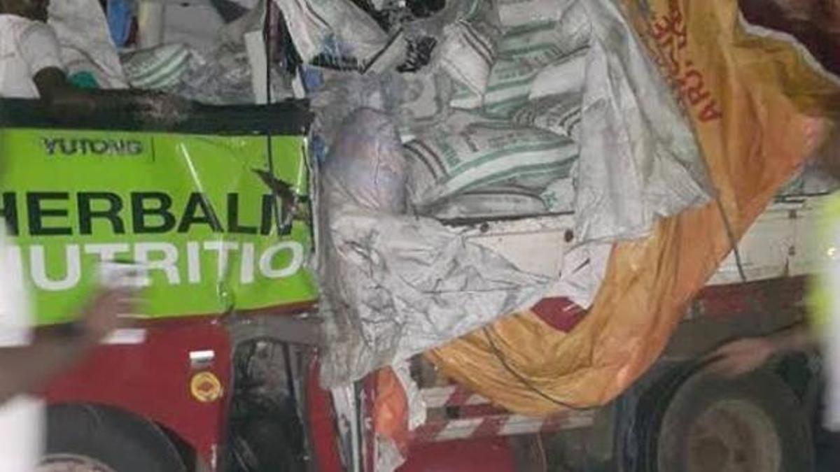 Futbolcuları taşıyan otobüs kaza yaptı