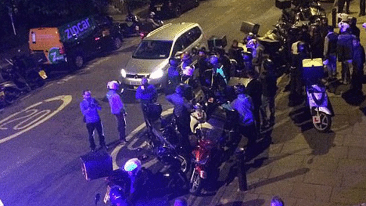 Londra'da şok! Beş ayrı noktada asitli saldırı