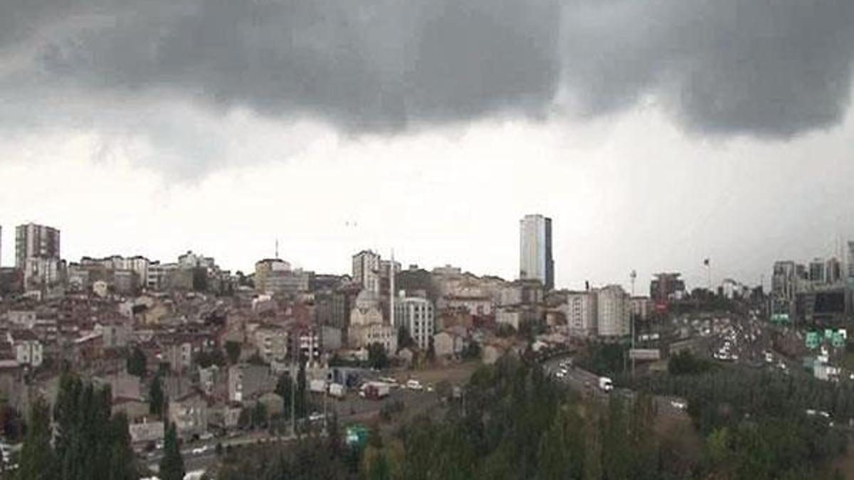İstanbul’da gündüz geceye döndü!