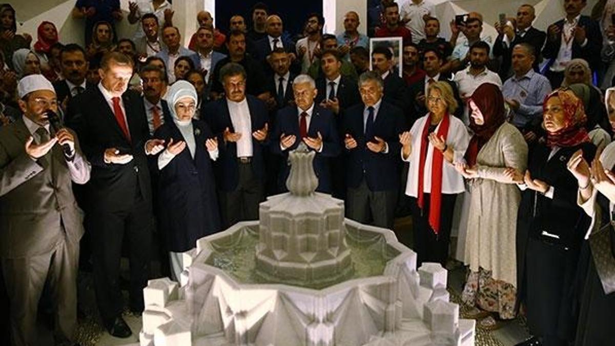 Cumhurbaşkanı Erdoğan, 15 Temmuz Şehitler Anıtı'nı açtı