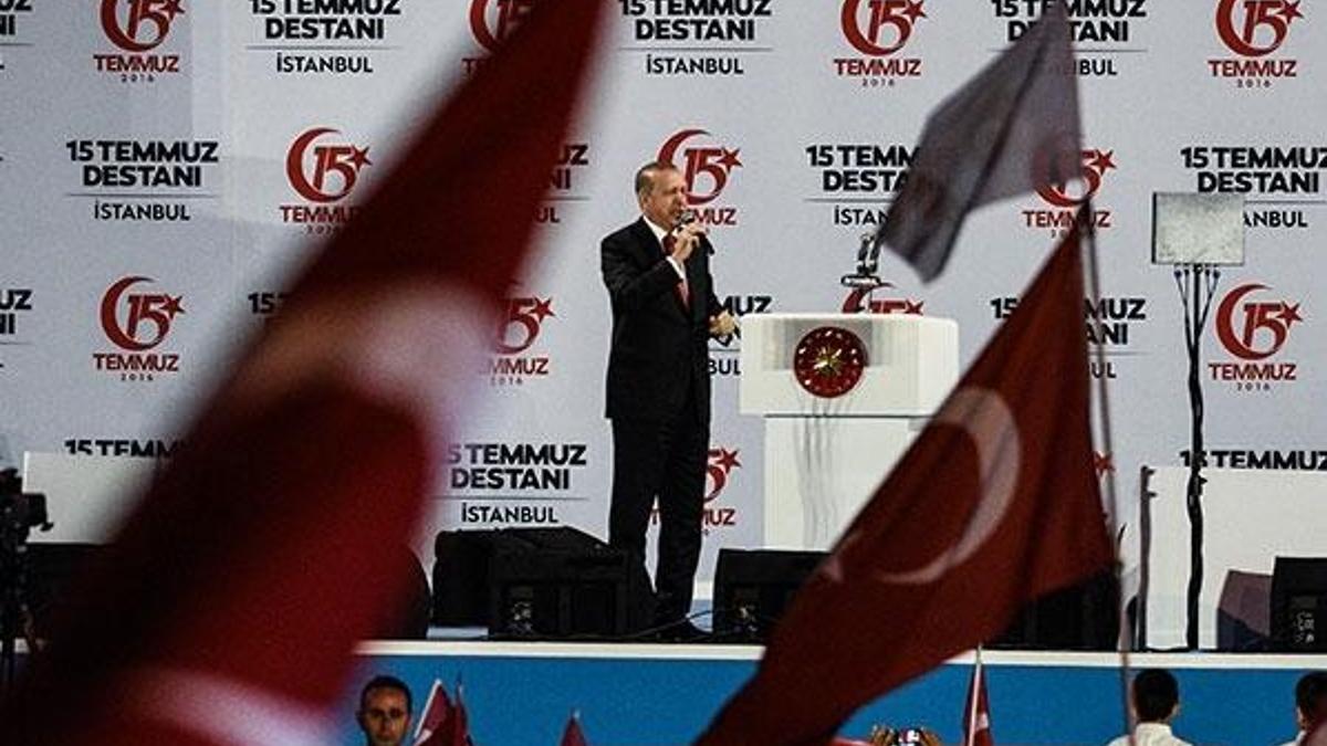 Cumhurbaşkanı Erdoğan: "Hainlerin kafasını kopartacağız!"