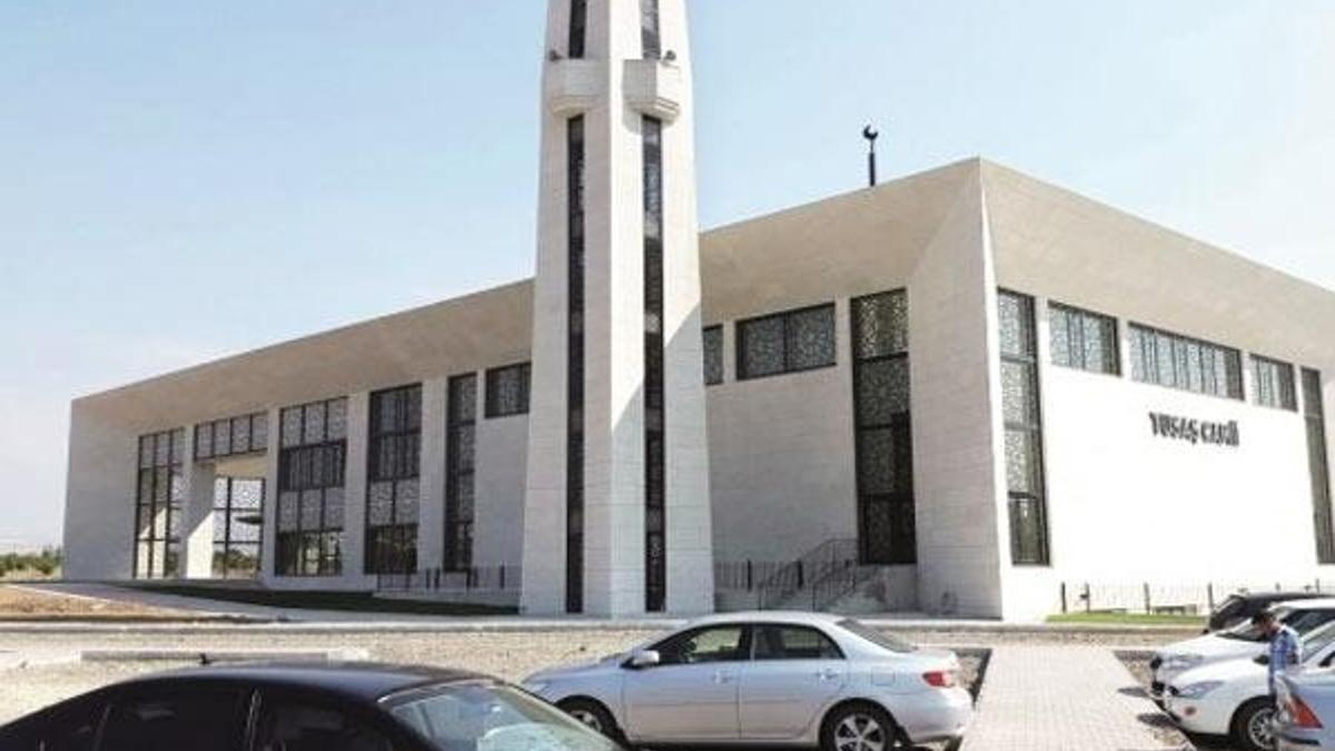 Akıncı’ya dönüp sela okudu