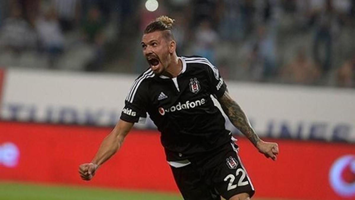 Ersan Adem Gülüm Adelaide United'ta