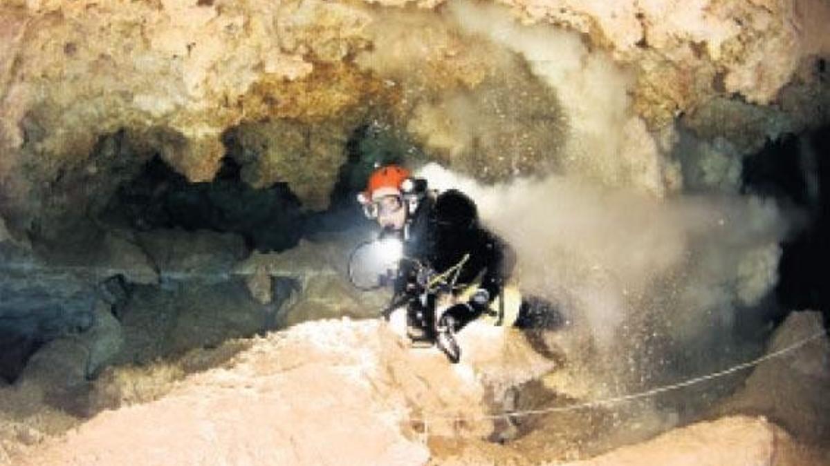 Su altı mağarasında ölüm kalım savaşı!