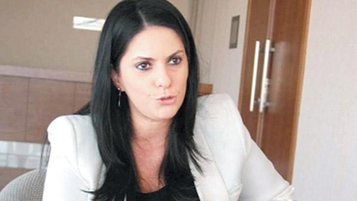 Jülide Sarıeroğlu kimdir?