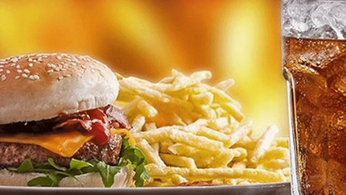 Fast food devlerinde skandal! İçeceklerde dışkı...