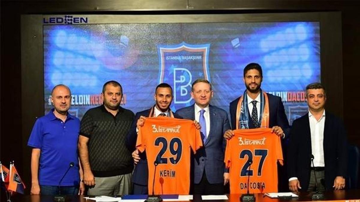 Medipol Başakşehir'de çifte imza