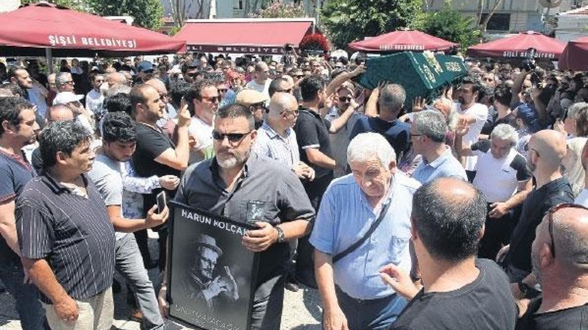 Gözyaşlarıyla uğurlandı