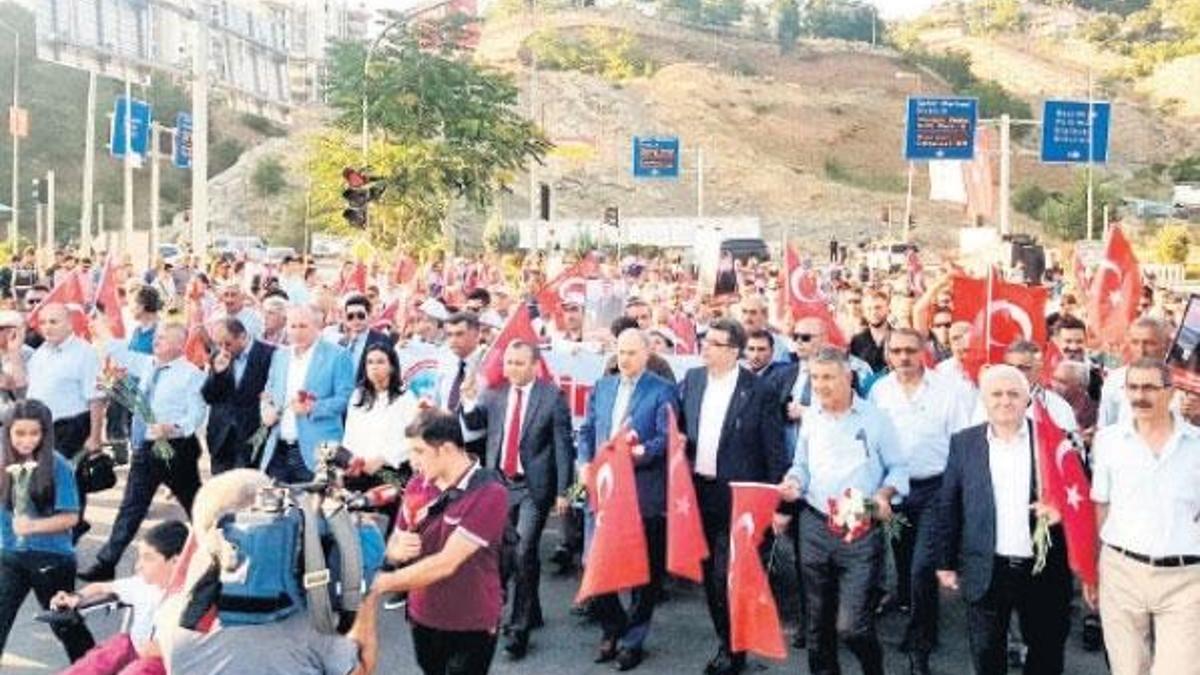 Sen bizim onurumuzsun!