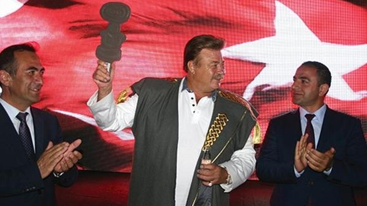 'Gazoz Kralı' Nuri Alço!