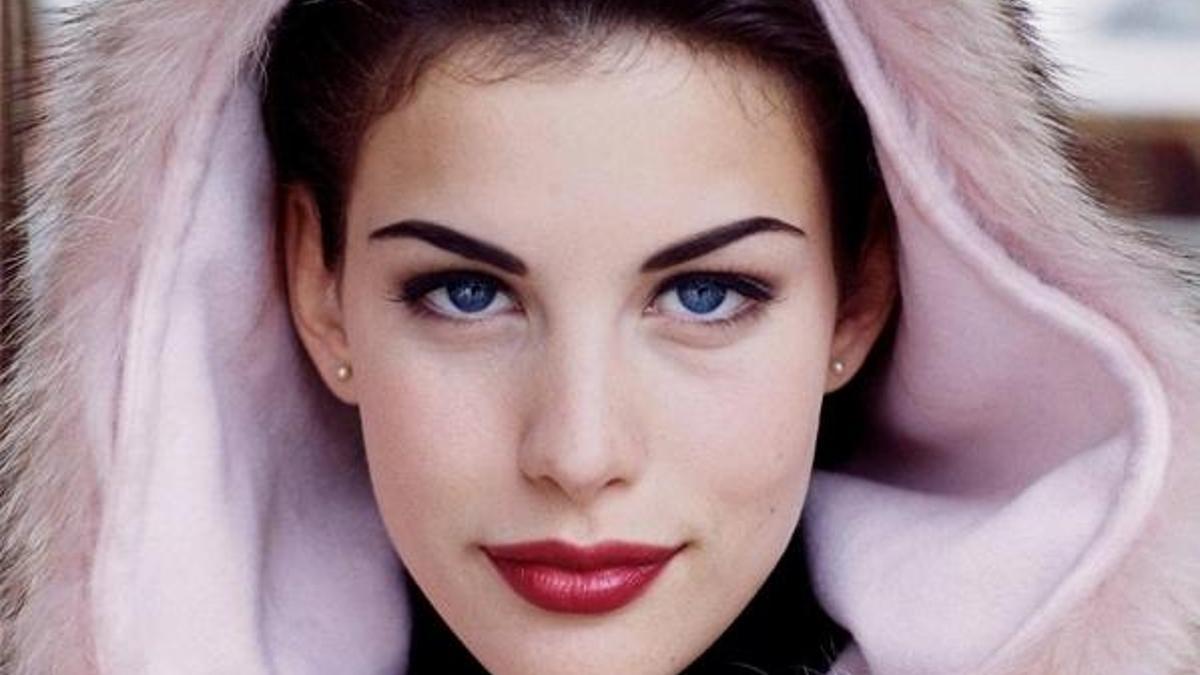 Liv Tyler'ın kızı Antalya'da denizle tanıştı!