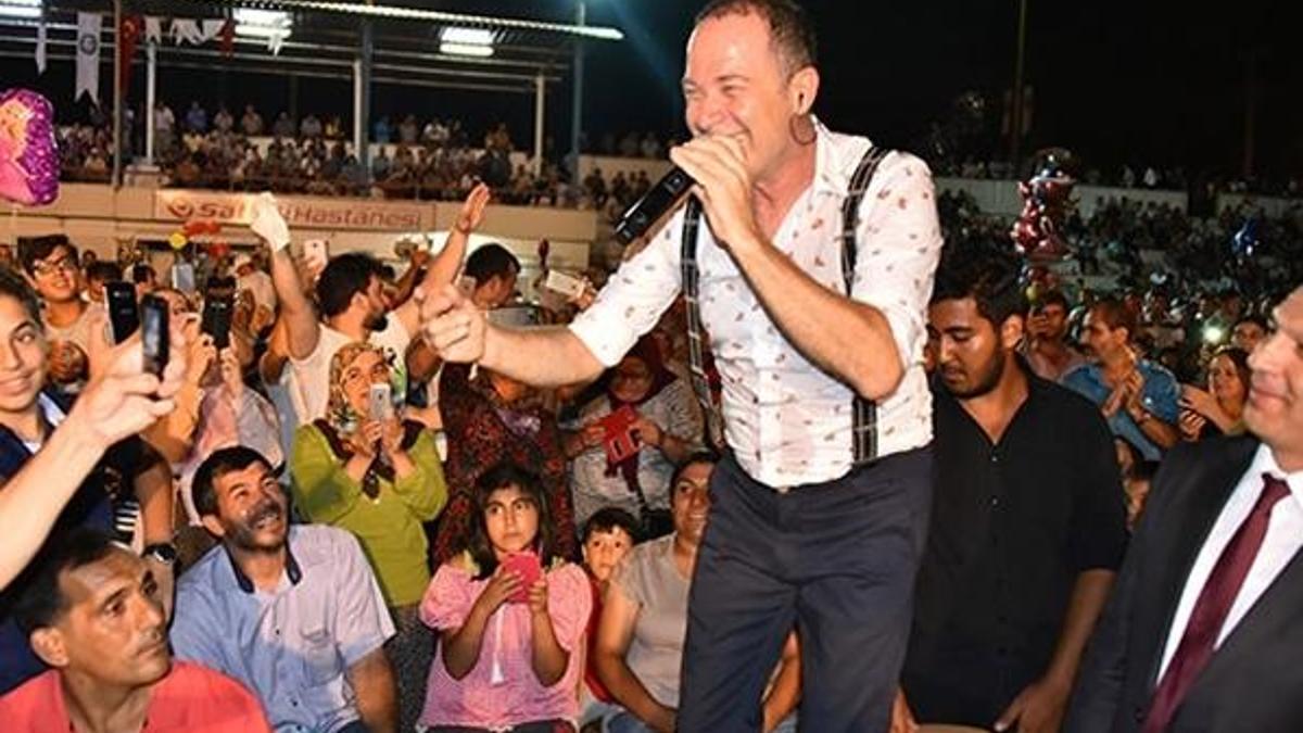 Sümer Ezgü'den muhteşem konser