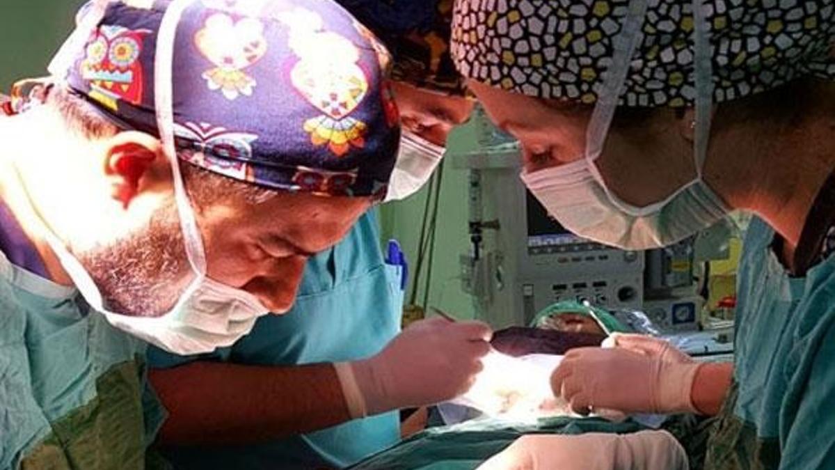 Çocuğun ayağındaki yanık 'sünnet derisi' ile tedavi edildi