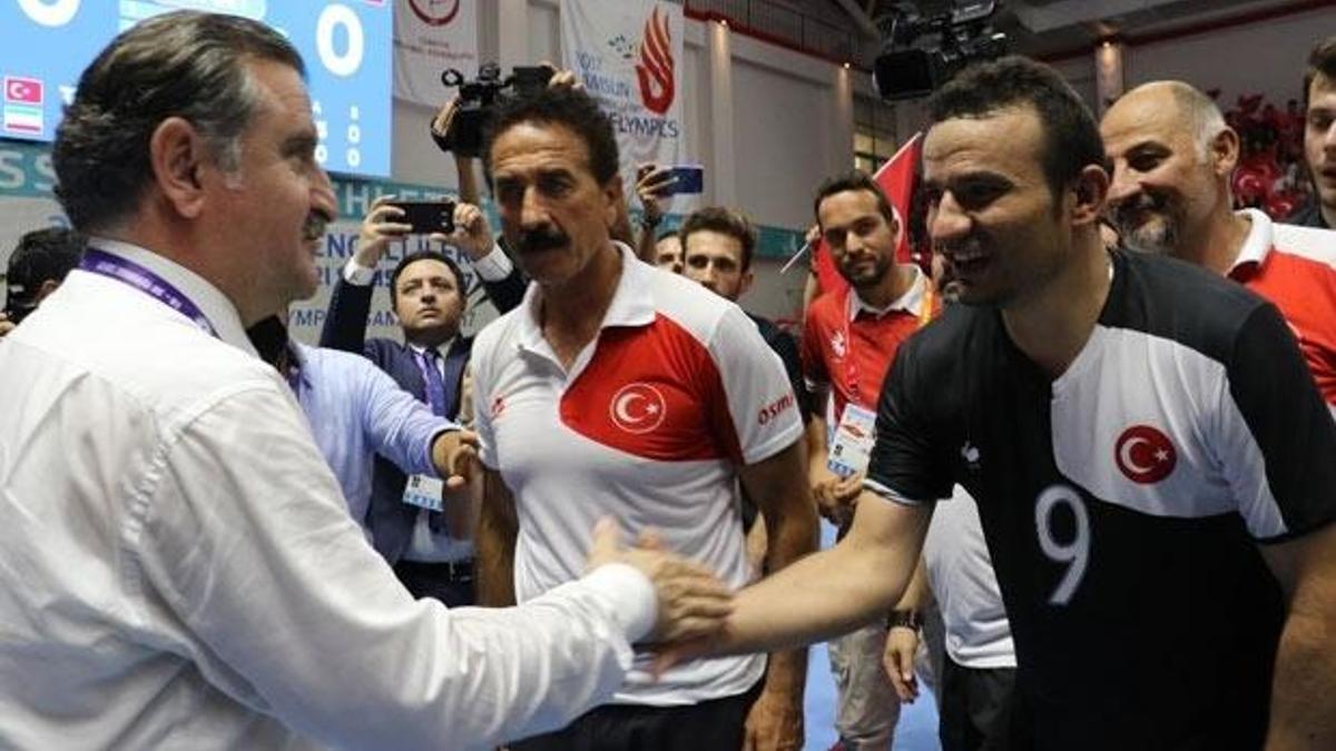 Sahadan çekilen takımı Bakan Bak ikna etti