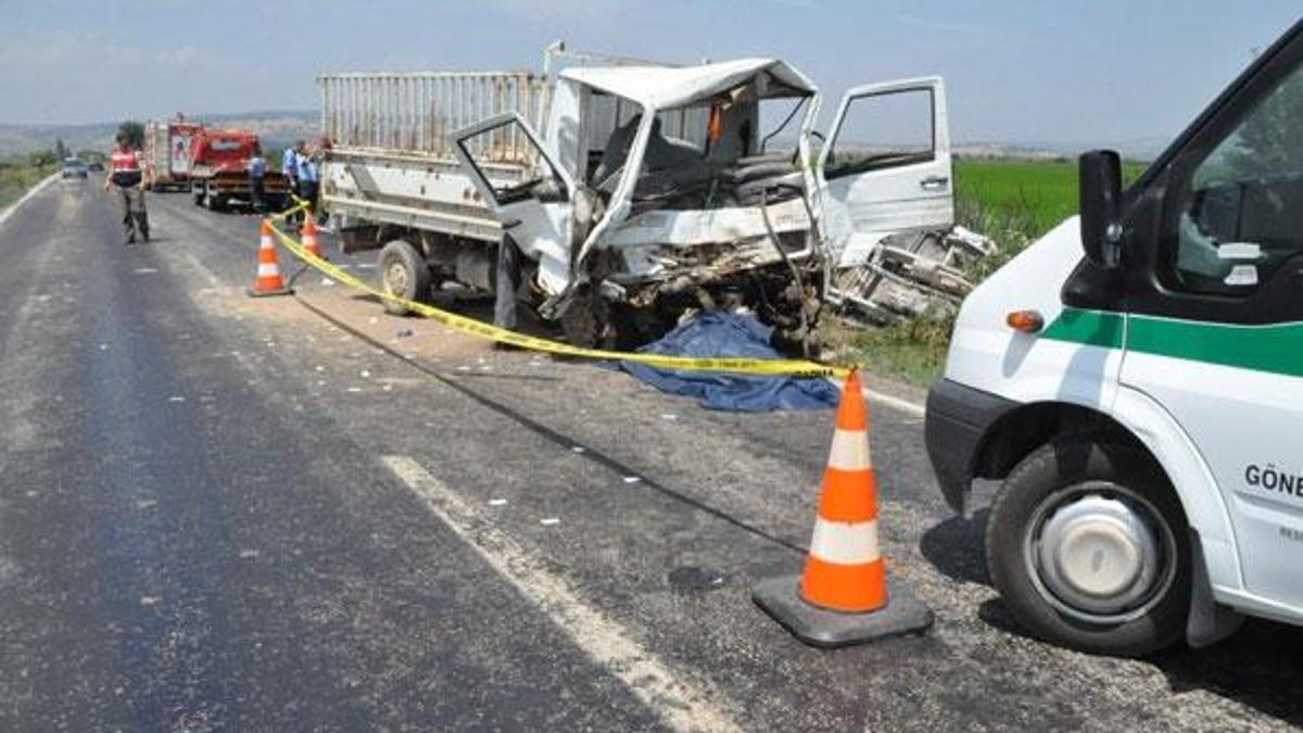 Gönen'de trafik kazası: 2 ölü, 3 yaralı