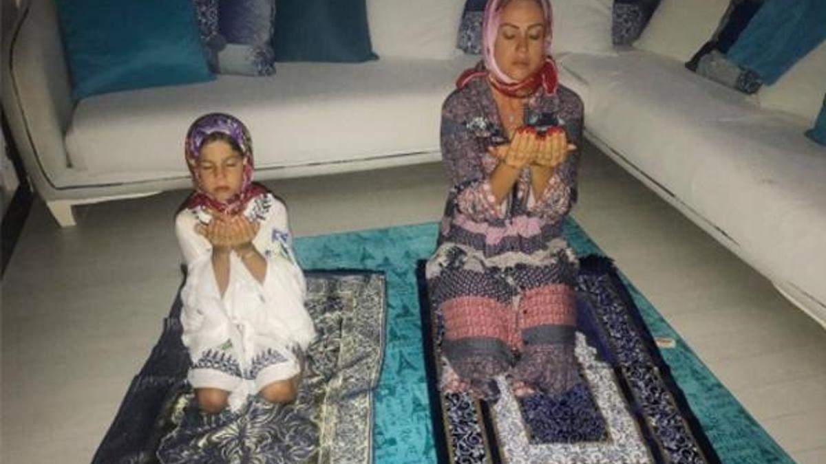 Yeliz Yeşilmen namaz fotoğrafı paylaştı: Bu bir uyarı...