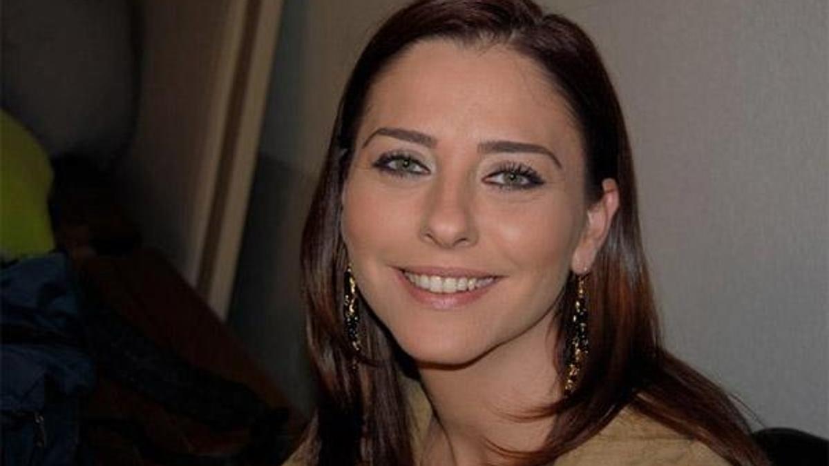 Ece Uslu kimdir?