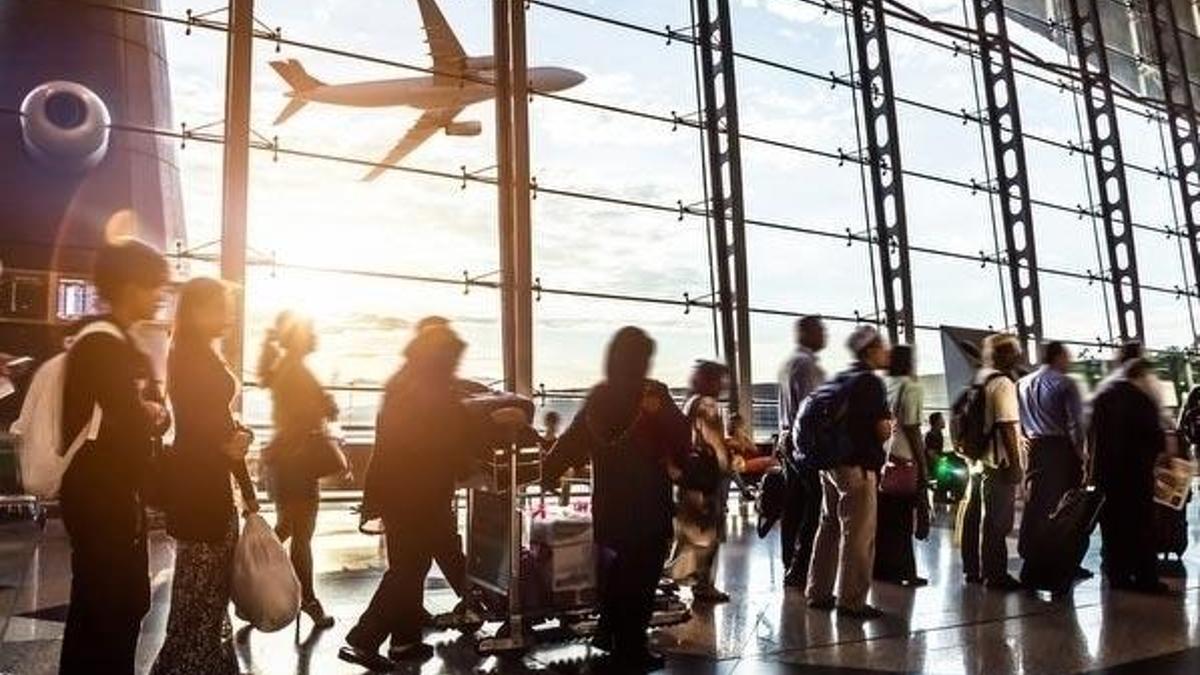 Üç havalimanında İngiltere'ye uçuşlarda laptop yasağı kaldırıldı