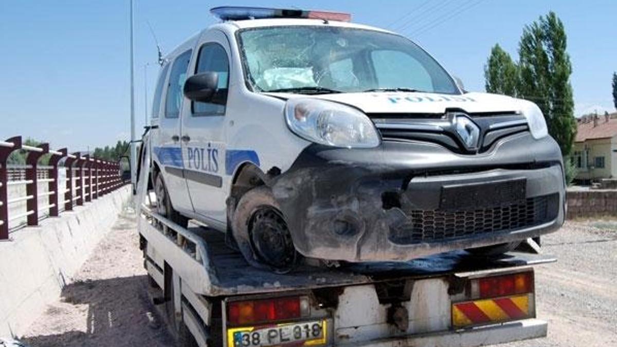 Polis aracına ateş açıldı