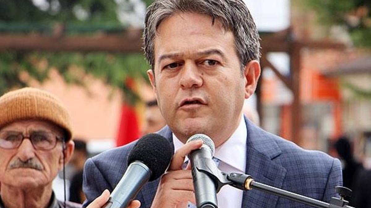 Belediye başkanına dışkısıyla saldırdı