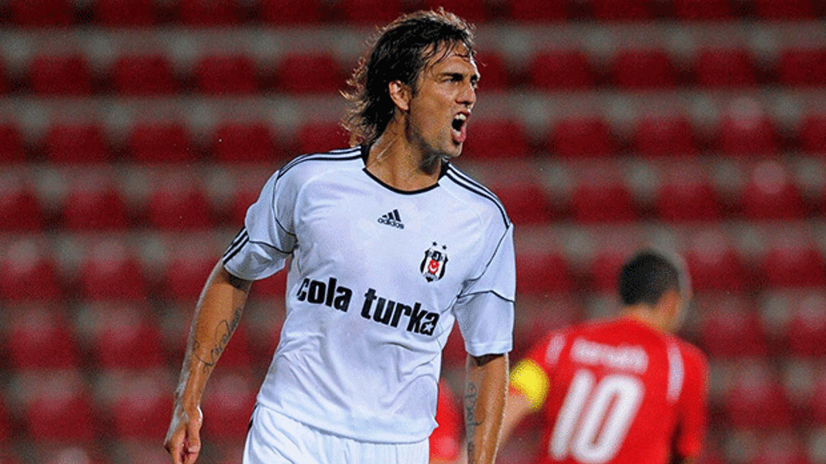 Delgado futbolu bıraktı