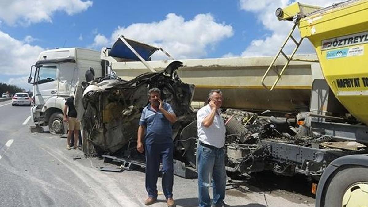 3 hafriyat kamyonu birbirine girdi: 2 yaralı