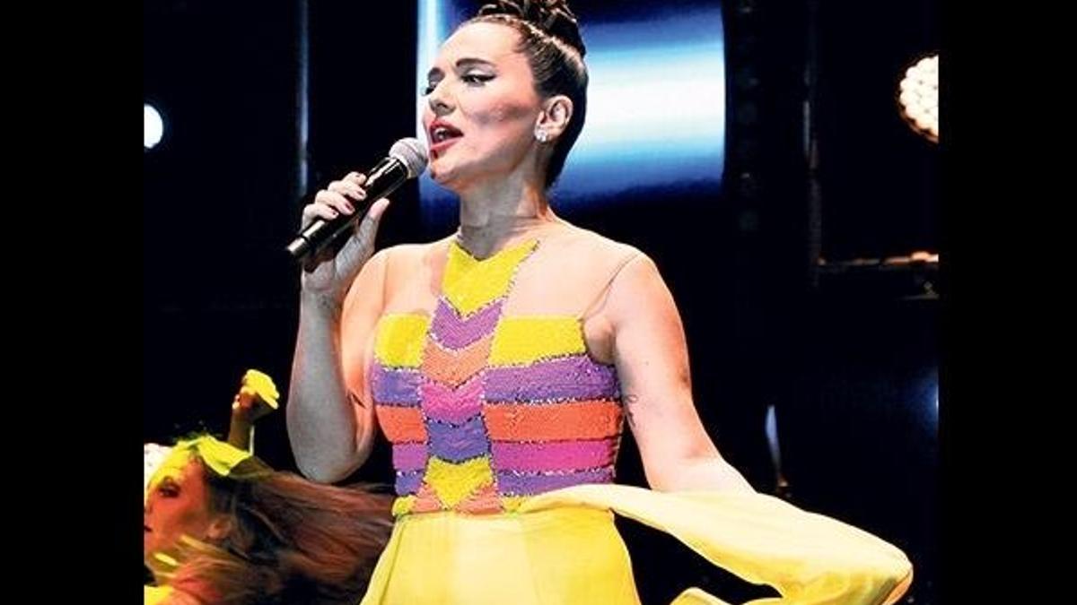 Herkes Demet Akalın'ı konuştu!