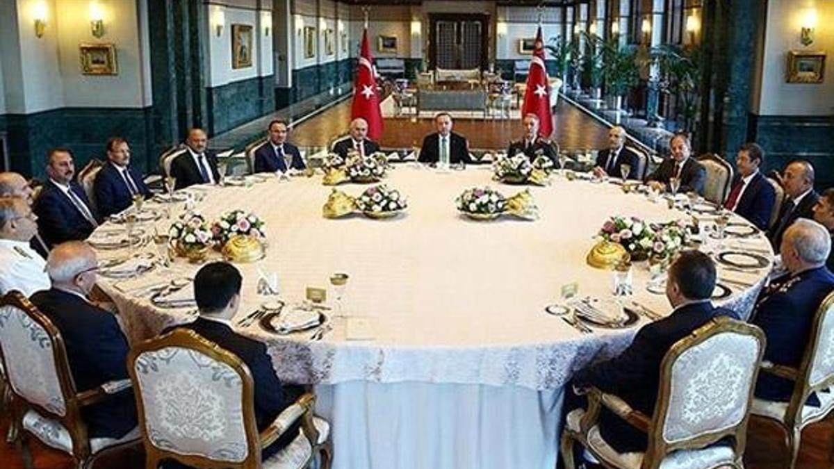Cumhurbaşkanı Erdoğan, YAŞ üyeleri onuruna yemek verdi