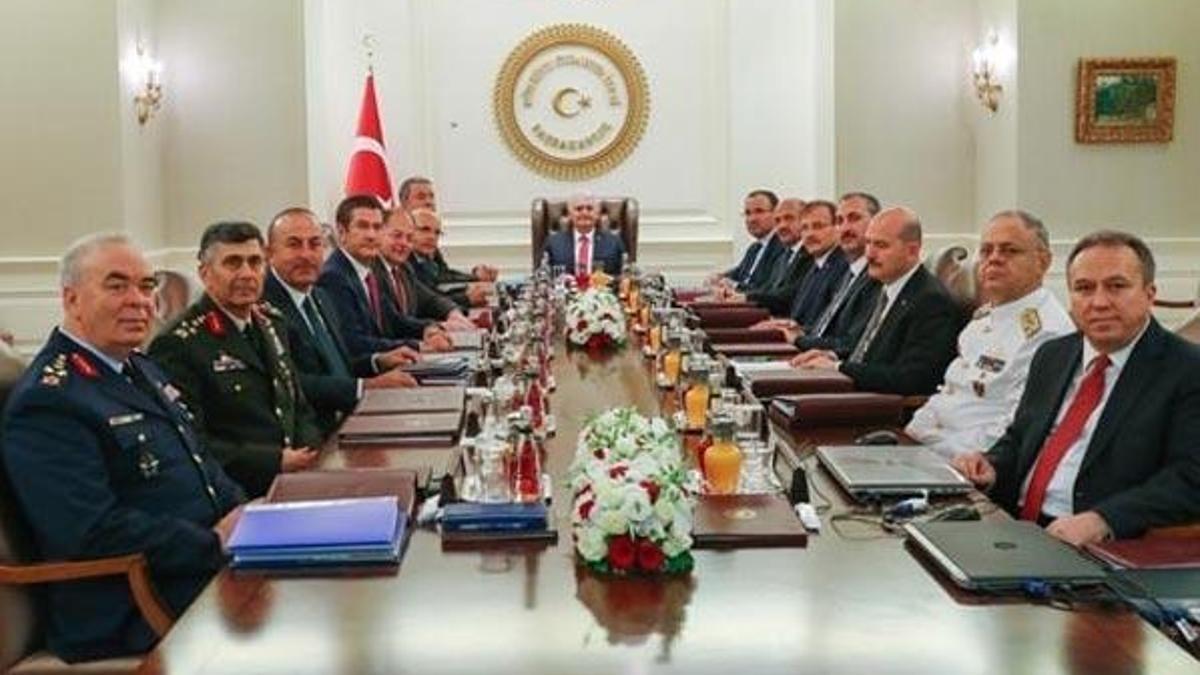 Görev süresi uzatılan ve terfi ettirilen komutanların tam listesi açıklandı