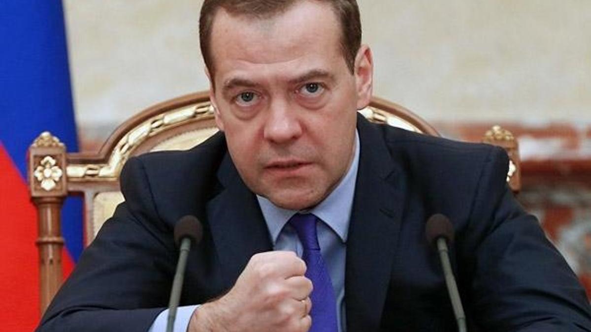 Son dakika! Rusya Başbakanı Medvedev: ABD ticaret savaşı ilan etti