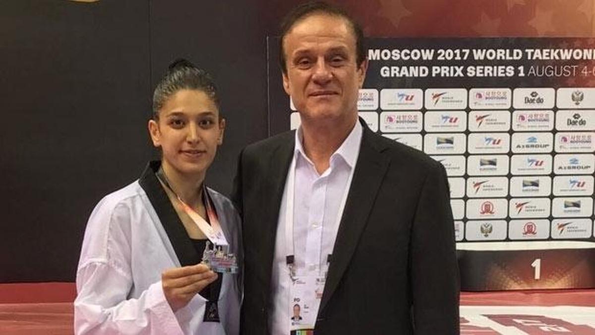 Milli sporcu Nur Tatar'dan gümüş madalya
