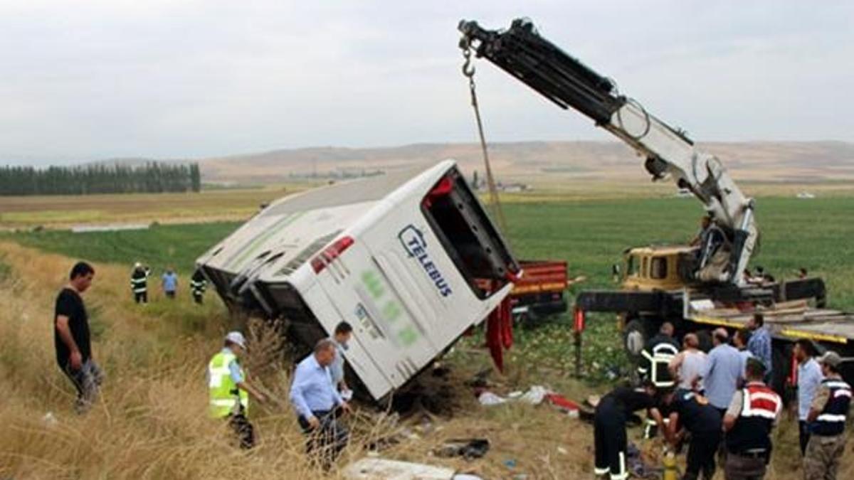 Yolcu otobüsü devrildi! 6 ölü, 36 yaralı var