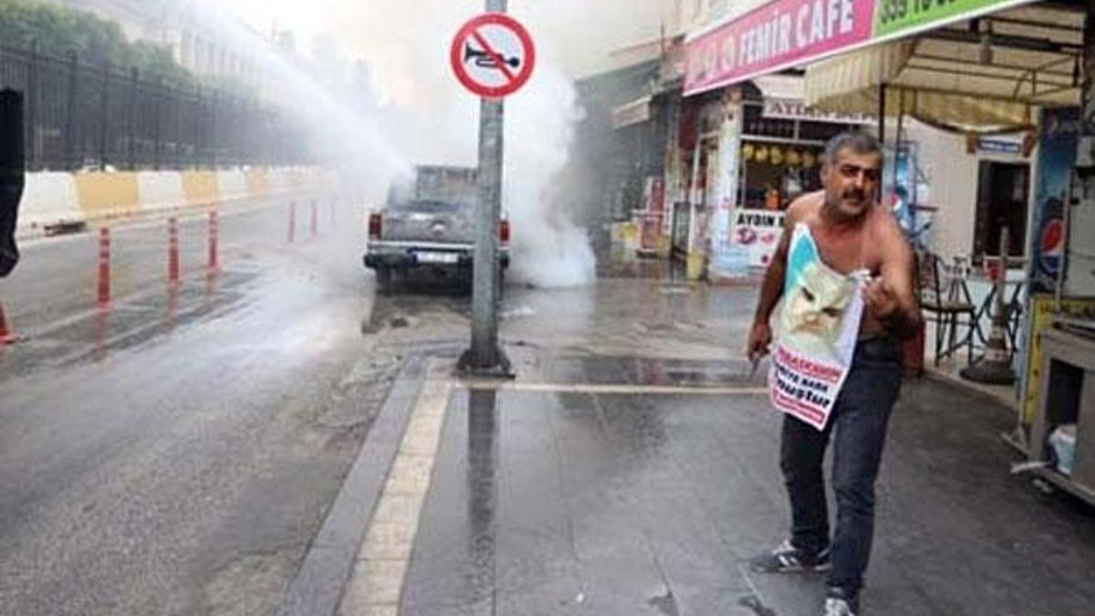 Adliye önünde aracını ateşe verdi