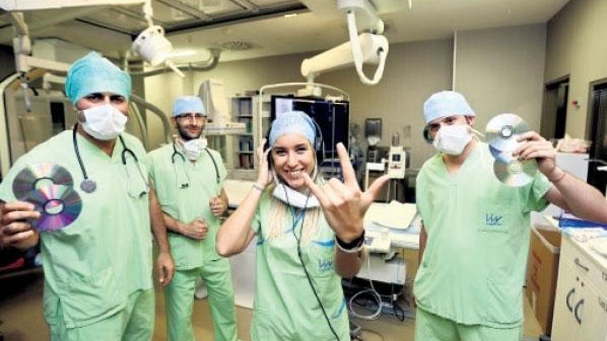 Doktorlar ameliyatta ne dinliyor?