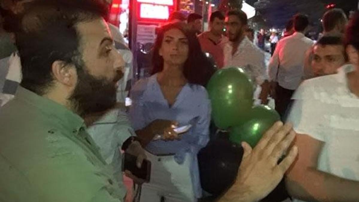 Yolda evlilik teklifine polis izin vermedi
