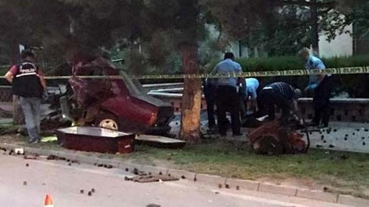 İkiye bölünen araçta feci şekilde can verdiler