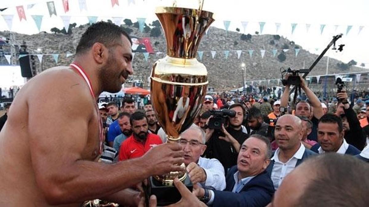 Feslikan’da Başpehlivan Fatih Atlı oldu