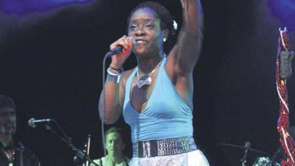 Iyeoka ilk konserini verdi!