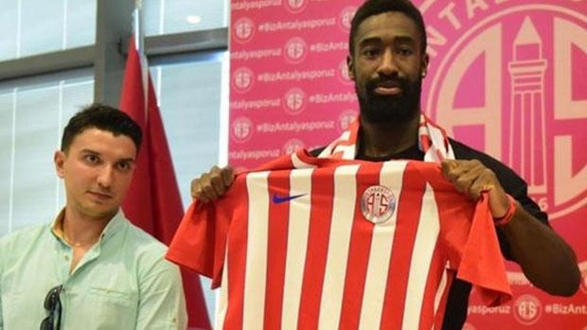 Antalyaspor, Djourou ile 2 yıllık sözleşme imzaladı