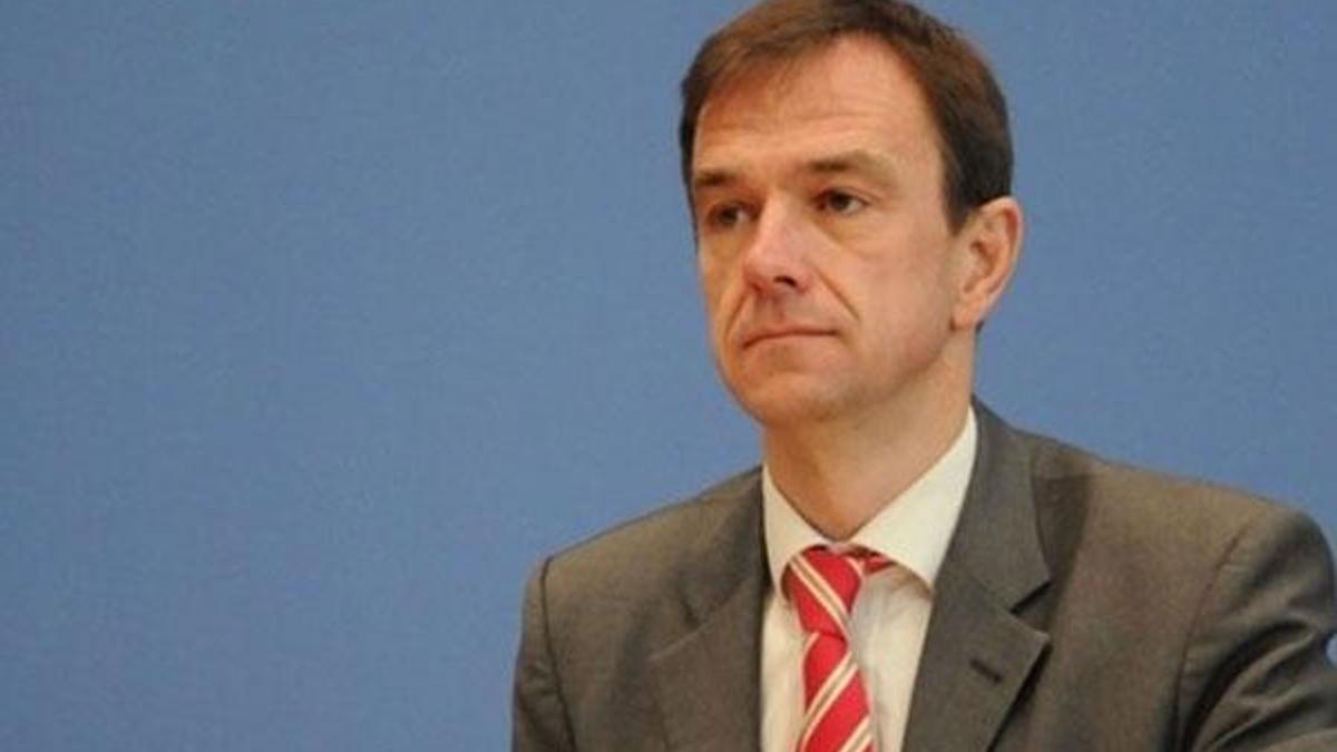 Almanya tek tip kıyafetten rahatsız oldu
