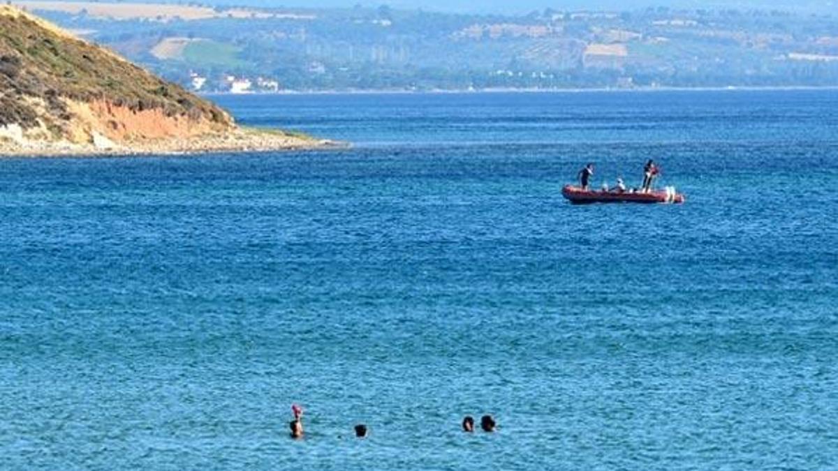 Çanakkale'de bindiği lastik botla denizde kaybolan kişi aranıyor