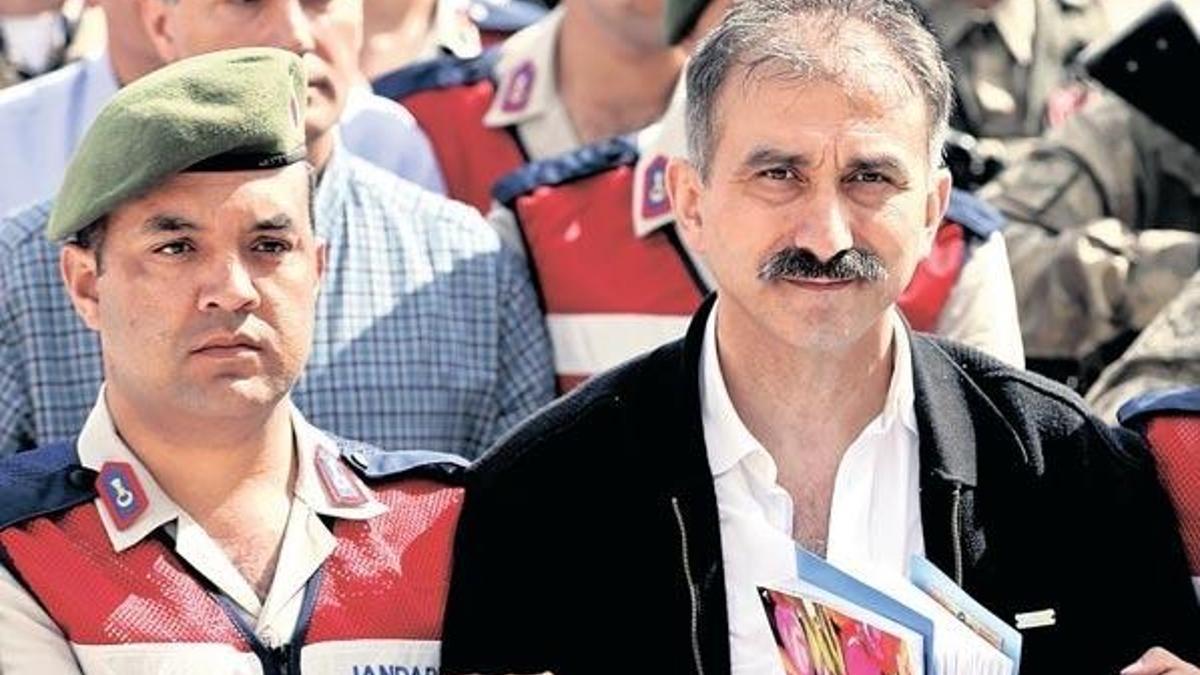 Bir arkadaşa bakıp çıkacakmış!