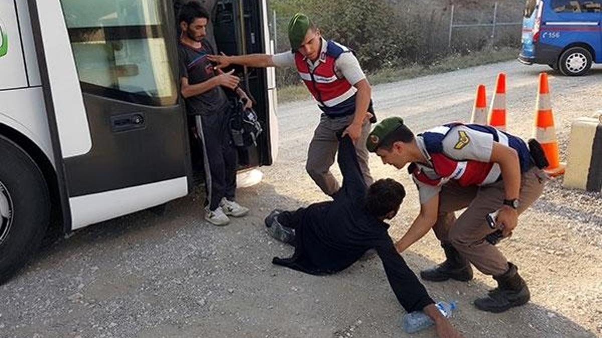 57 kişilik otobüsten 157 kaçak çıktı