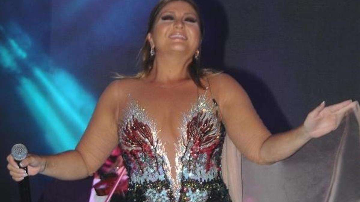 Çeşme'de Sibel Can coşkusu!