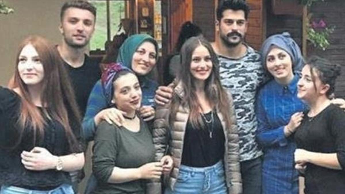 Fahriye Evcen eşini yalnız bırakmıyor!