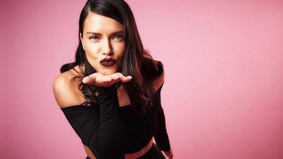 Adriana Lima'nın keyfi yerinde!
